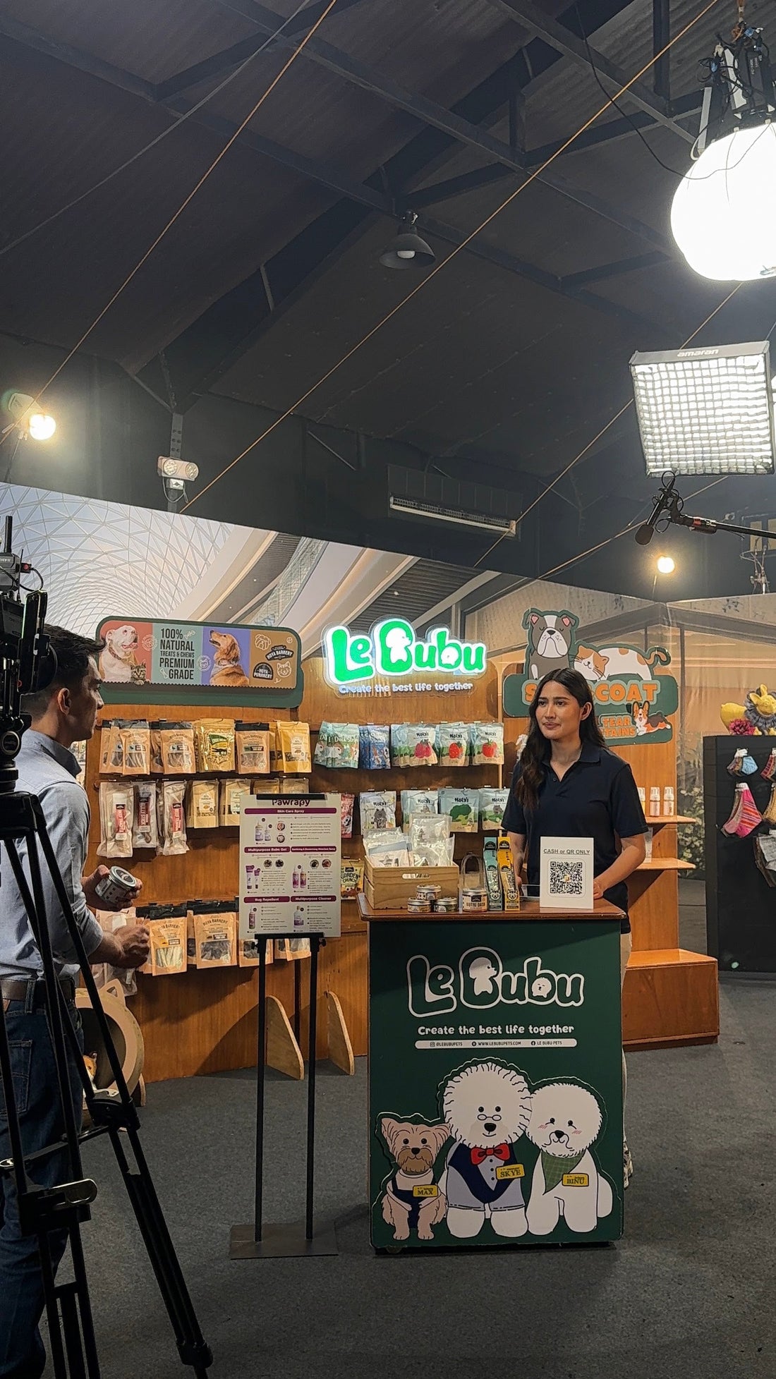 Le Bubu Pets team accepting a GCash PocketPay tap-to-pay transaction at their pop-up booth